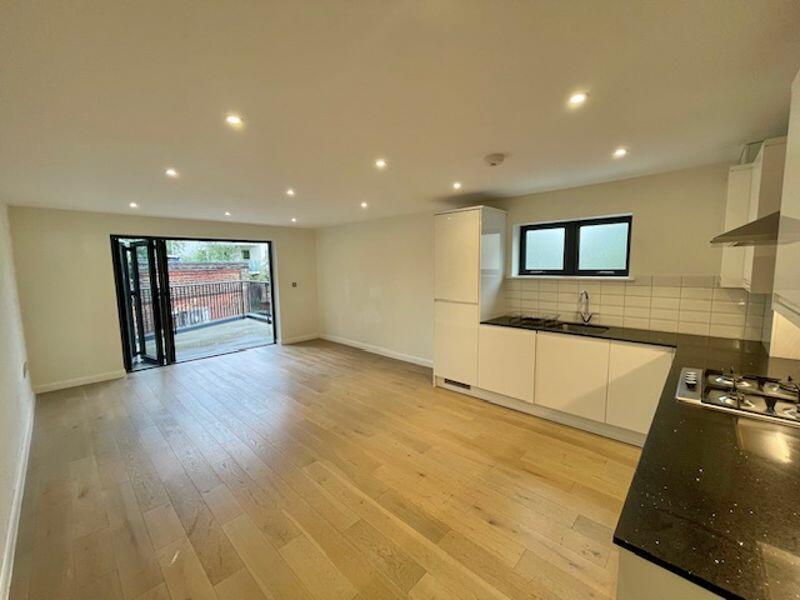 1 bedroom flat for rent in Station Approach, Sanderstead, CR2