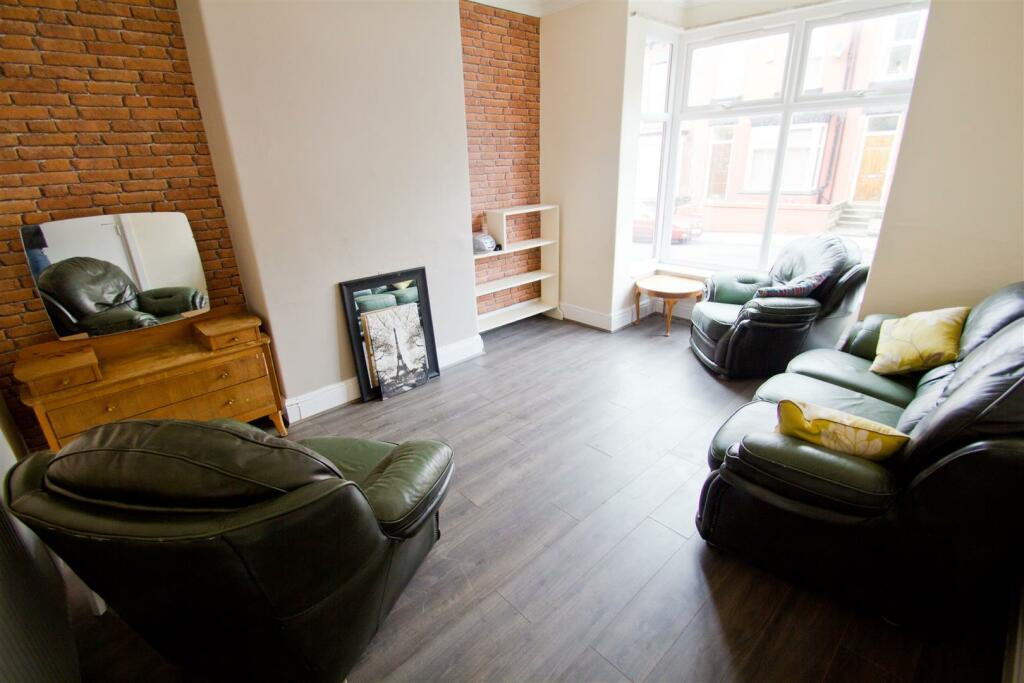 4 bedroom terraced house for rent in Norwood Place, Hyde Park, Leeds, LS6 1DY, LS6