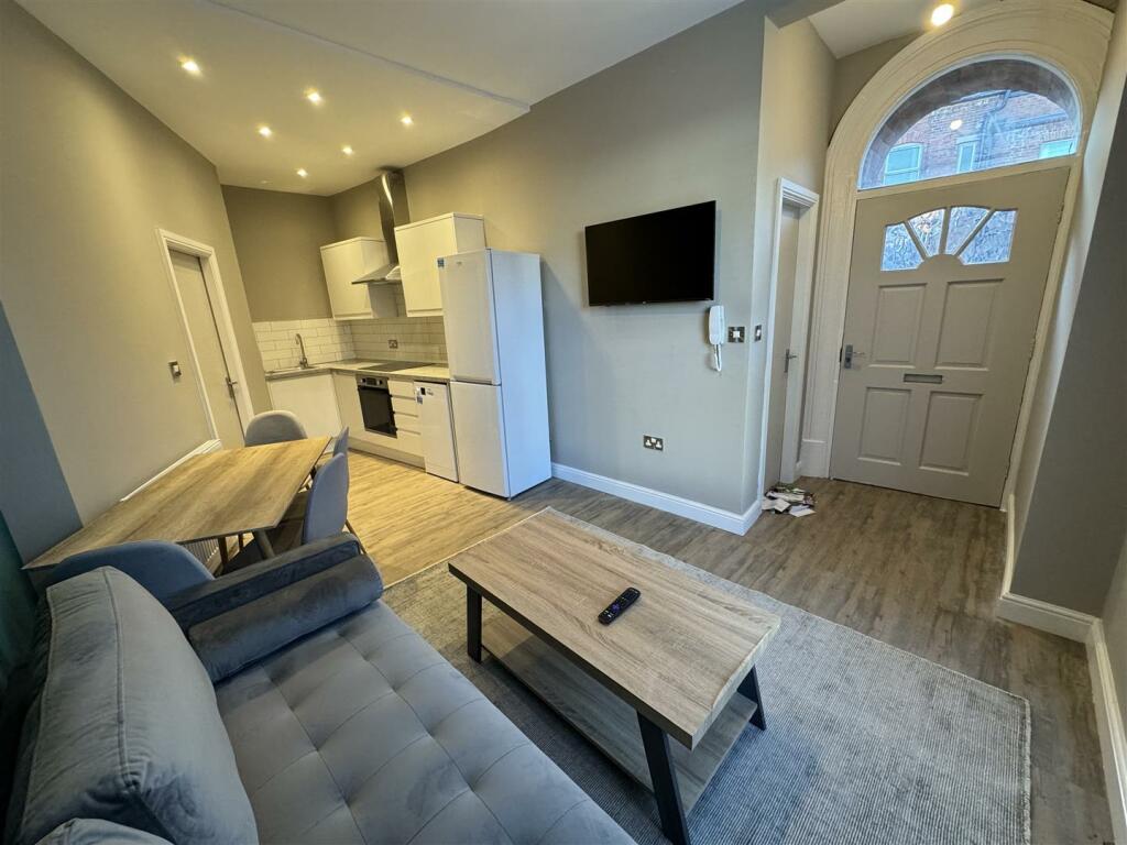 2 bedroom apartment for rent in Hyde Park Villas, Hyde Park, Leeds, LS6 1BH, LS6