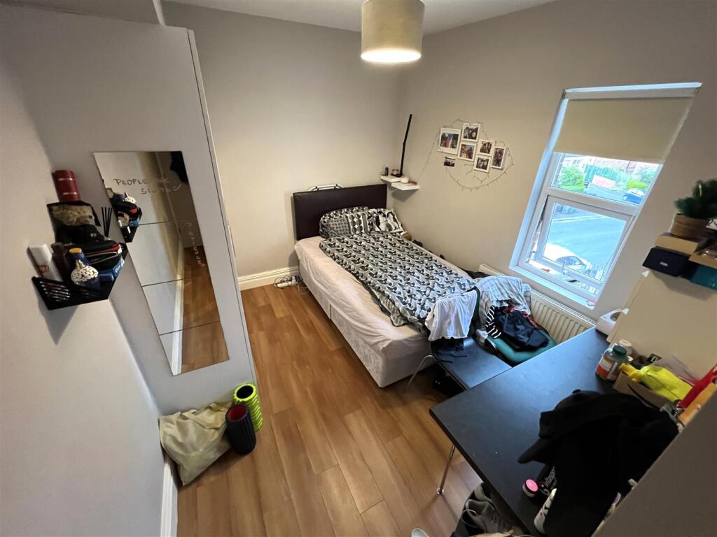 Main image of property: Hesketh Avenue, Kirkstal, Leeds, LS5