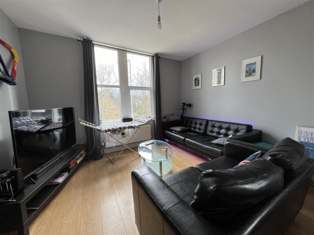 Main image of property: Kirkstall Lane, Headingley, Leeds, LS6 3EJ