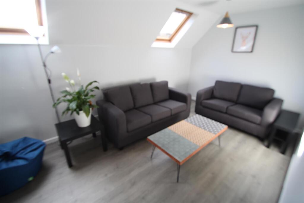 Main image of property: Cliff Road Gardens, Hyde Park, Leeds, LS6 2EY