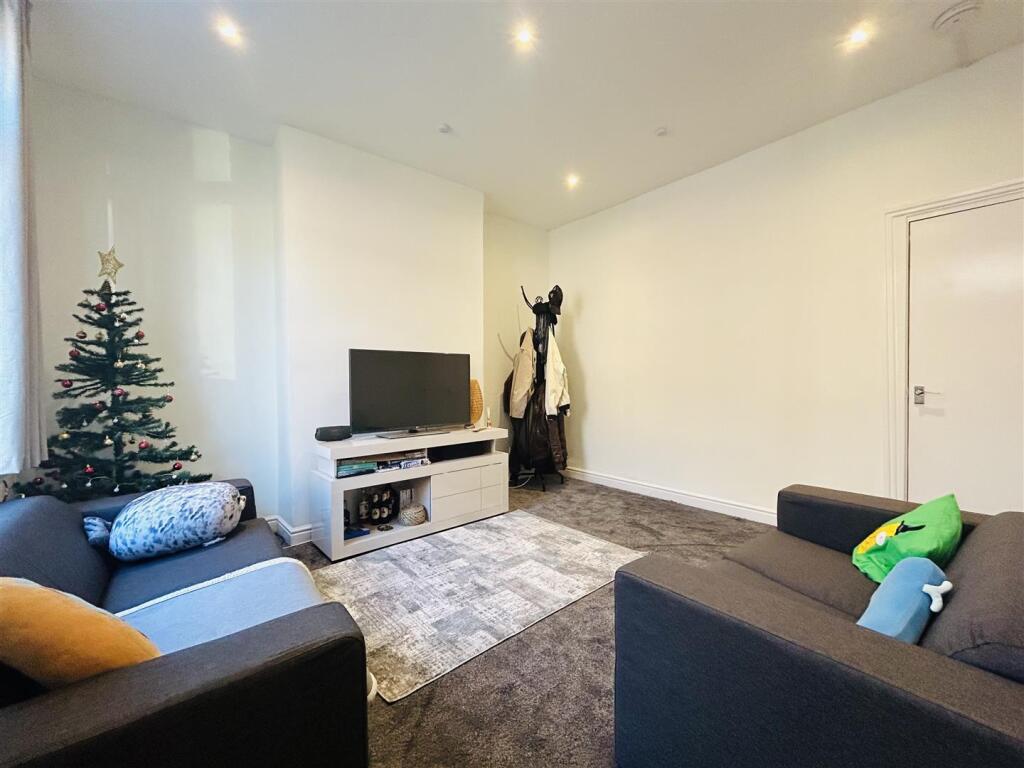 Main image of property: Welton Place, Hyde Park, Leeds, LS6 1EW