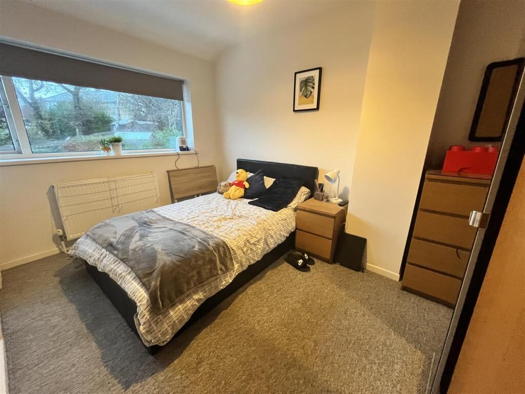 Main image of property: 69 Moseley Wood Gardens, Cookridge, Leeds