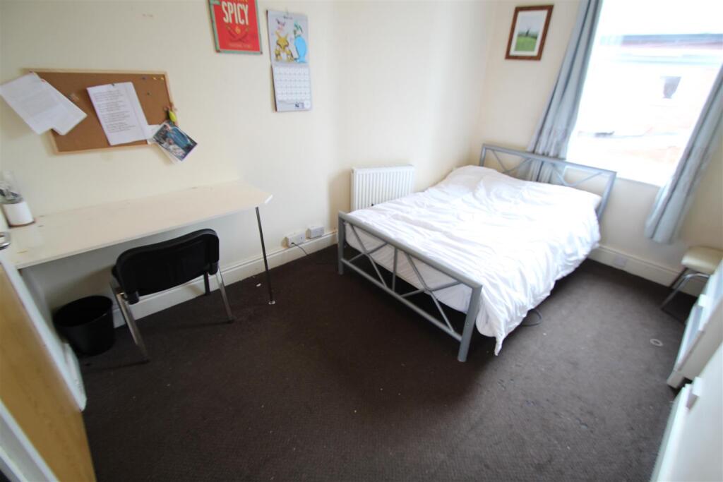 Main image of property: Winston Gardens, Headingley, Leeds, LS6 3LA