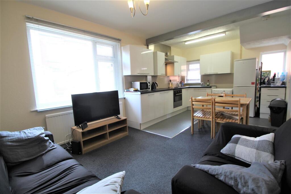 Main image of property: Headingley Mount, Headingley, Leeds, LS6 3JX