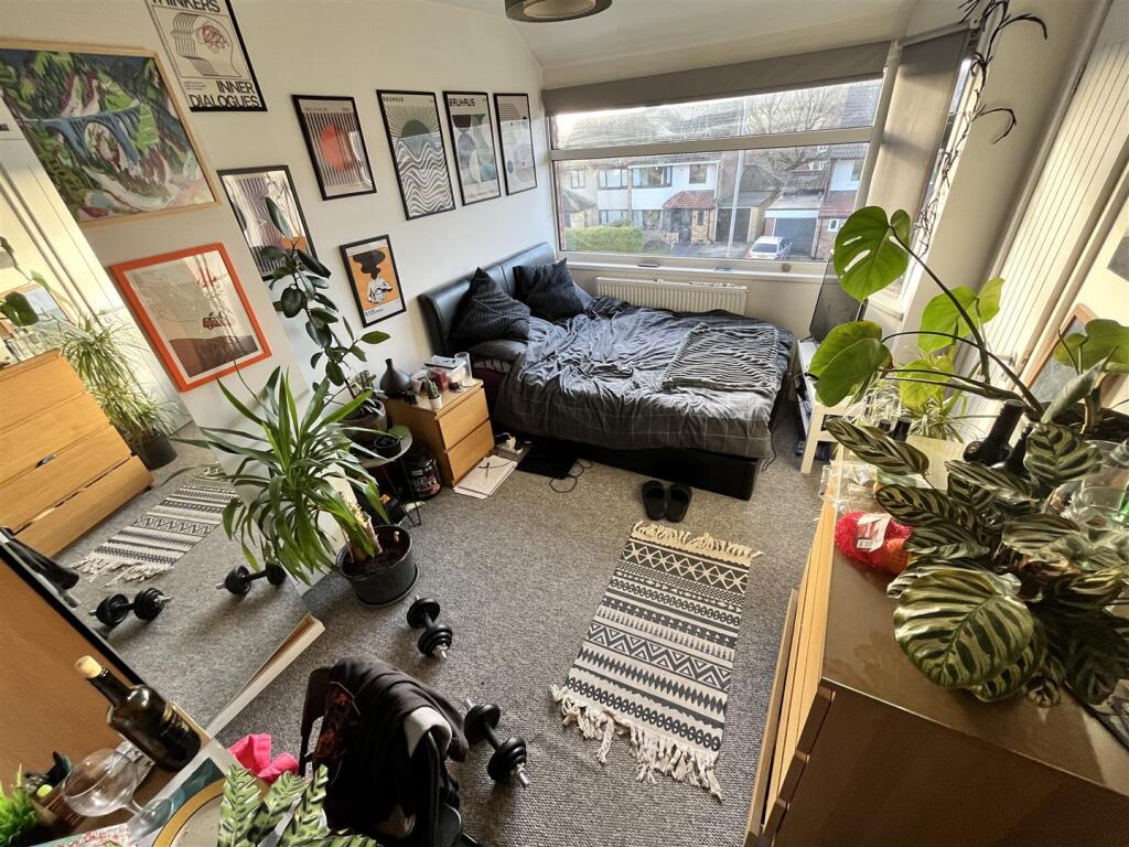 Main image of property: 69 Moseley Wood Gardens, Cookridge, Leeds