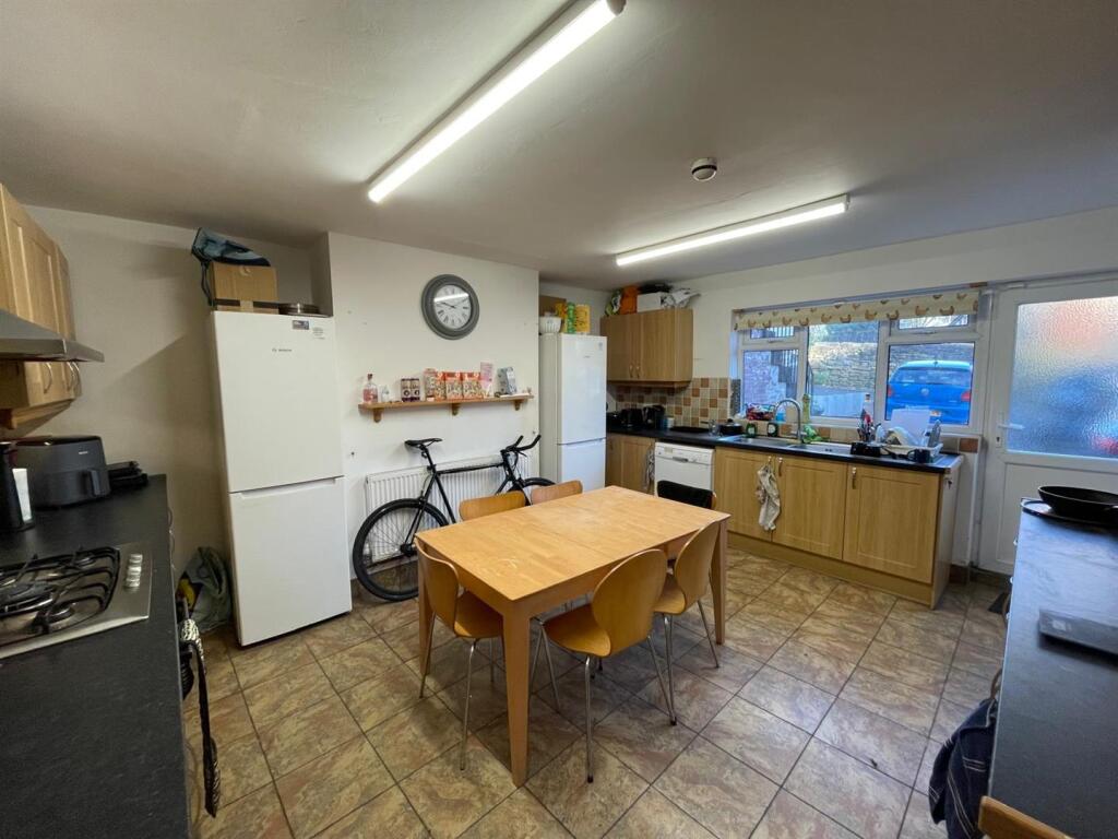 Main image of property: Buckingham Mount, Hyde Park, Leeds, LS6 1DN