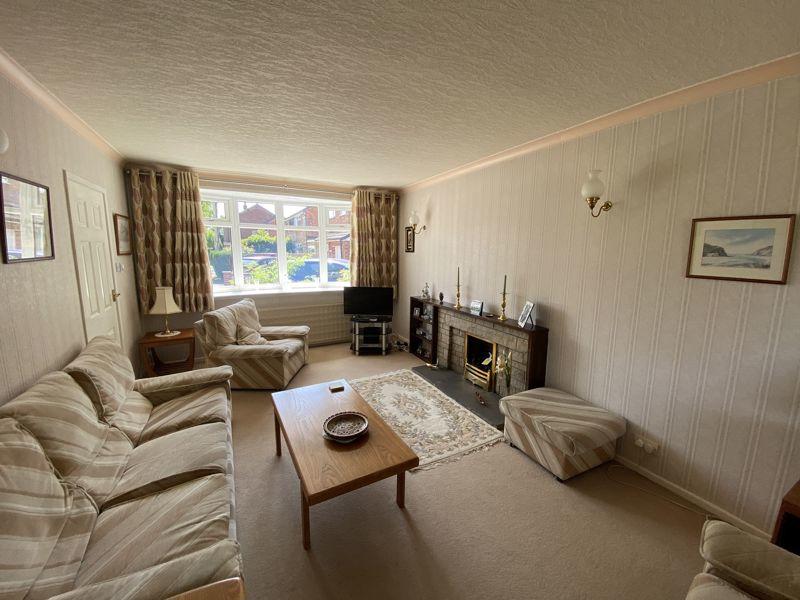 3 bedroom detached house for sale in Greenside Drive, Lostock Green