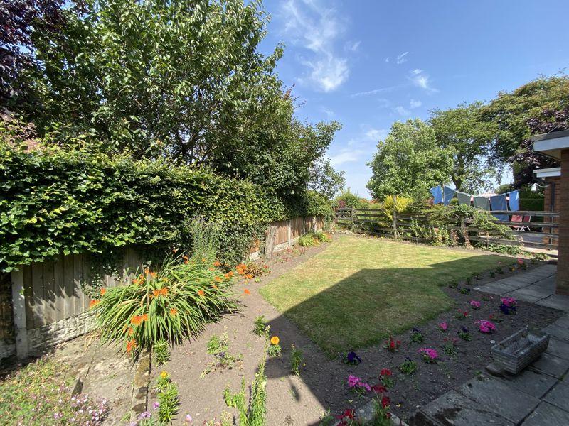 3 bedroom detached house for sale in Greenside Drive, Lostock Green