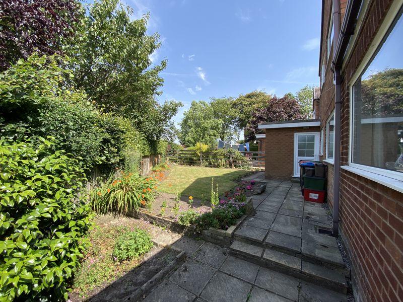 3 bedroom detached house for sale in Greenside Drive, Lostock Green