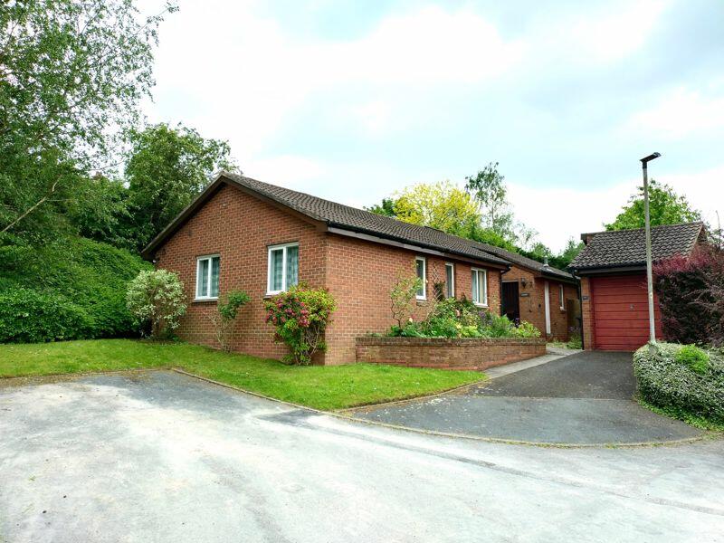 4 bedroom detached house for sale in Applefield, Firdale Park