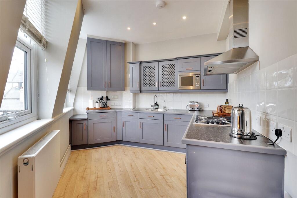 Main image of property: Lizanne Court, 4-14 Mount Sion, Tunbridge Wells, Kent, TN1