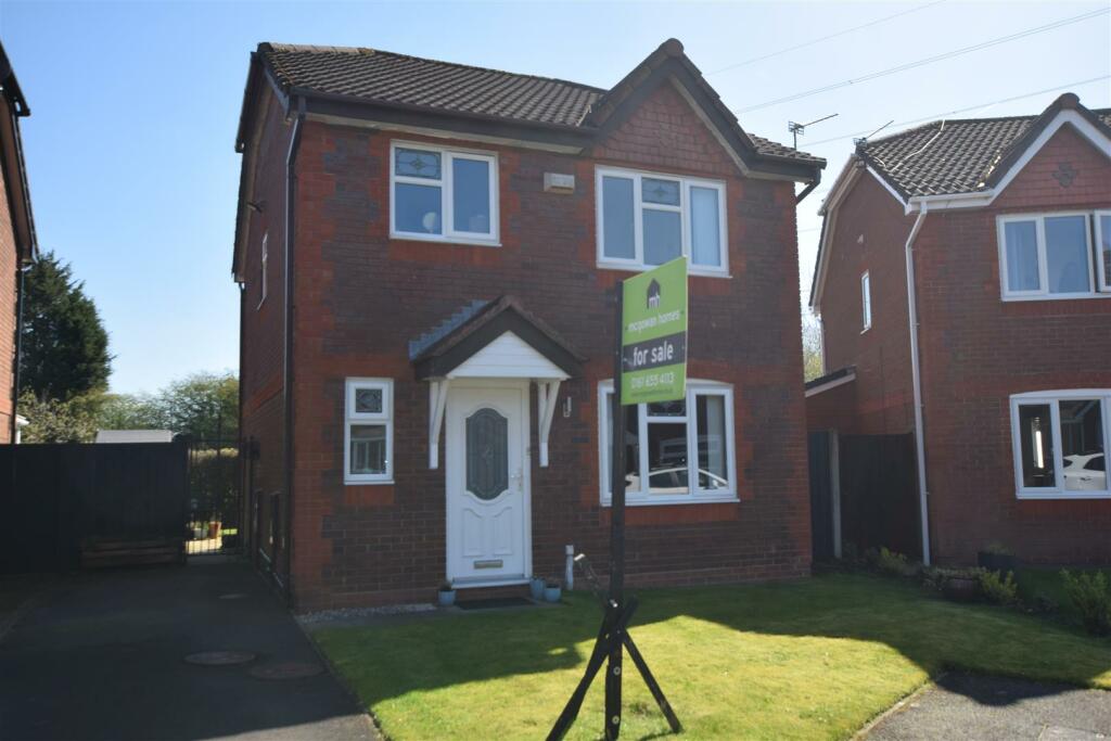 3 bedroom detached house for sale in Brackley Drive, Alkrington