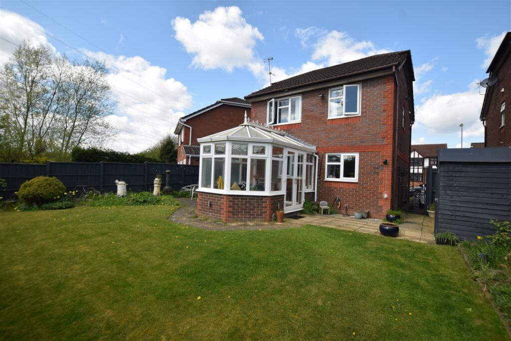 3 bedroom detached house for sale in Brackley Drive, Alkrington
