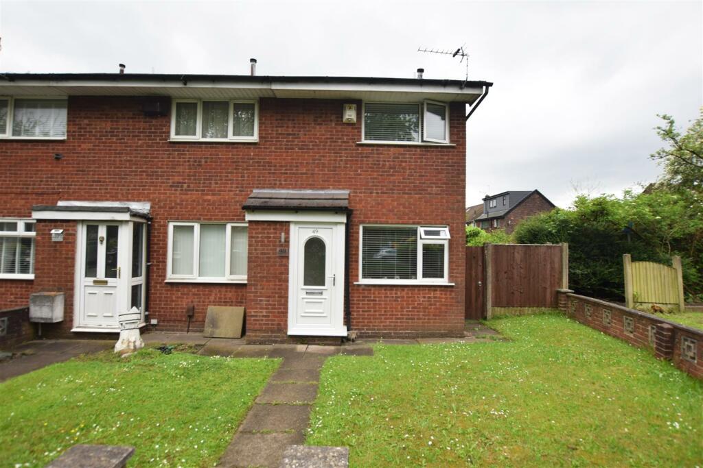 2 bedroom end of terrace house for sale in Andover Avenue, Alkrington