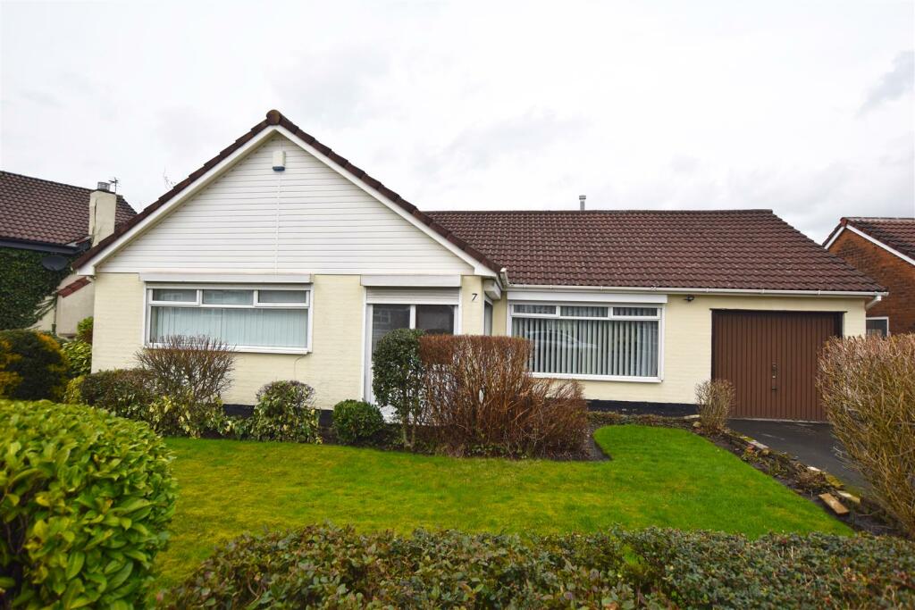 3 bedroom detached bungalow for sale in Evesham Road, Alkrington