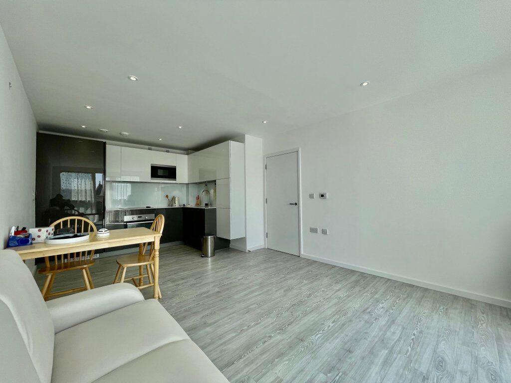 Additional property image - Embankment House - P1747