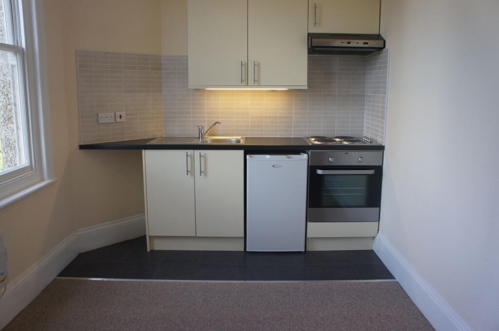 Main image of property: Flat 8, 7 York Avenue