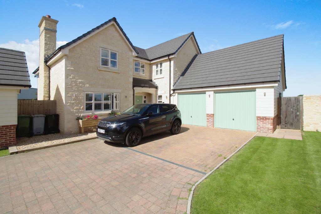 5 bedroom detached house for sale in Wootton Close, Deeping St James