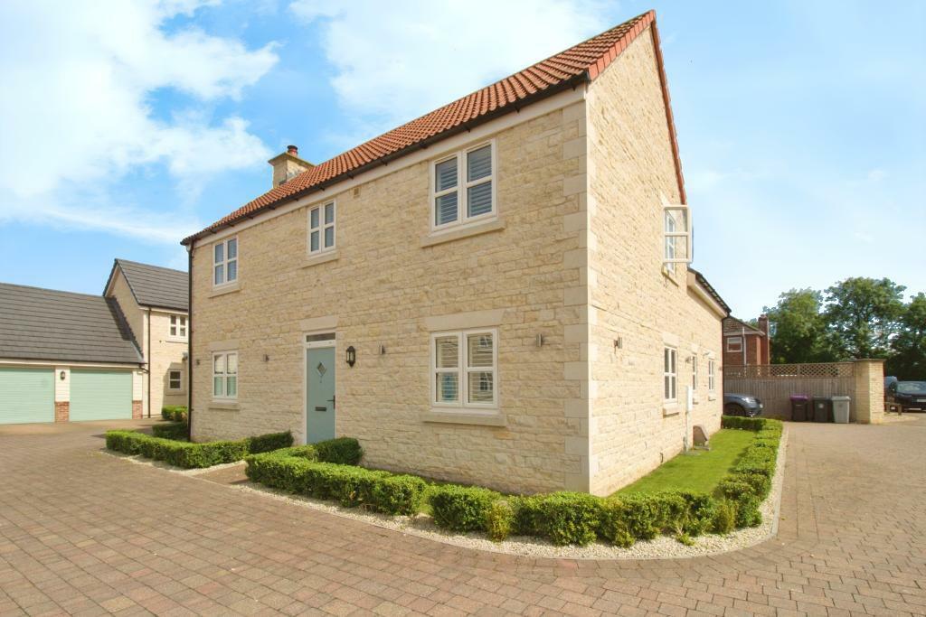 5 bedroom detached house for sale in Wootton Close, Deeping St James