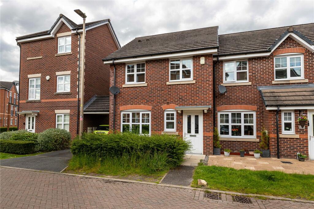 3 bedroom link detached house for rent in Heyden Close, Macclesfield