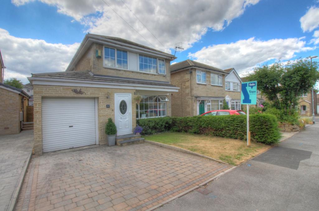 3 bedroom detached house for sale in Clover Court, Calverley, LS28