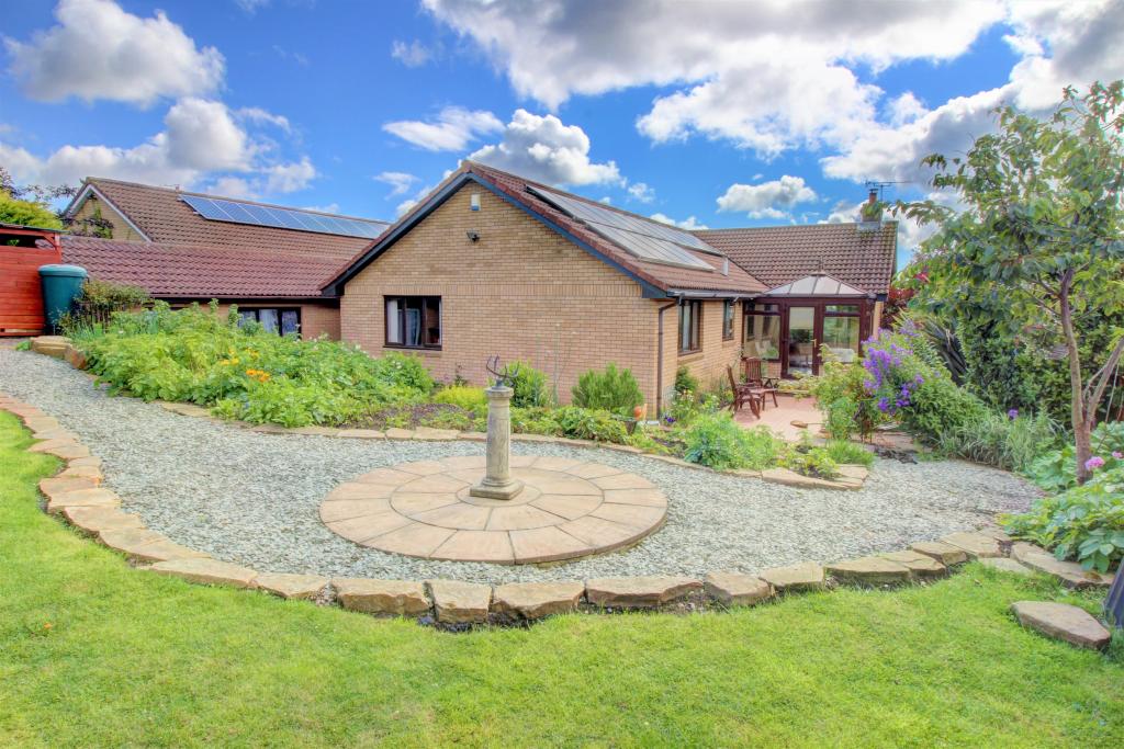 4 bedroom detached bungalow for sale in Highfield Park, Alnwick, NE66