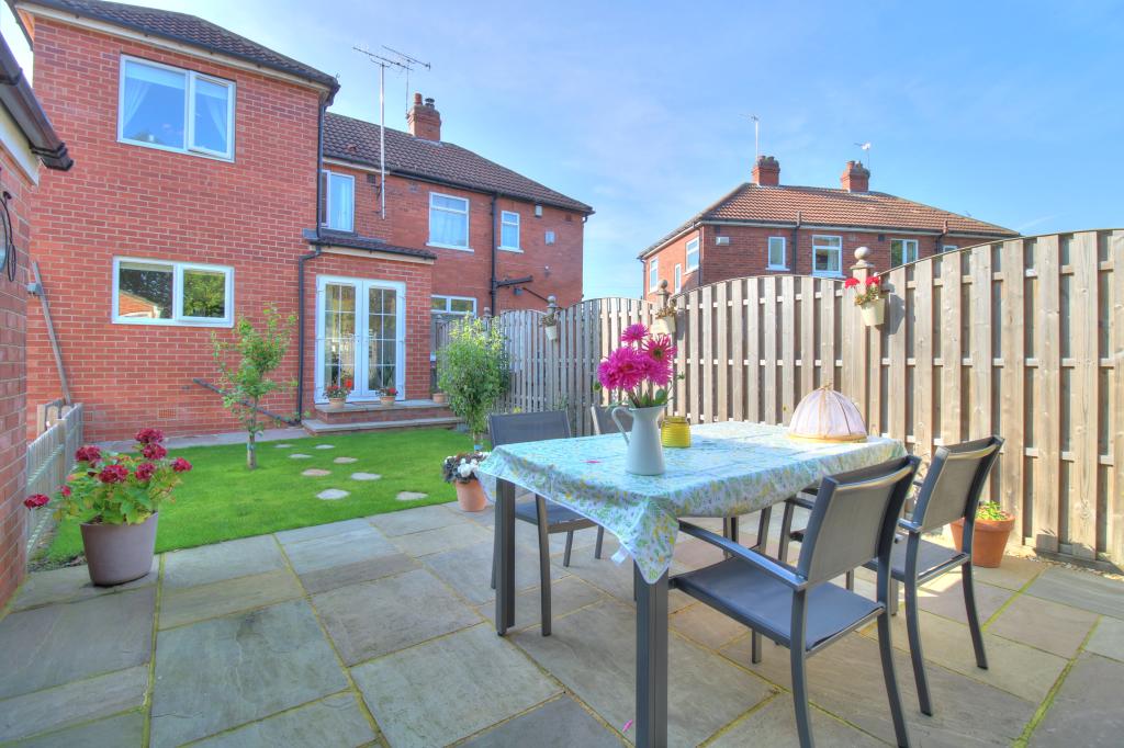 3 bedroom semidetached house for sale in Parkland Gardens, Meanwood