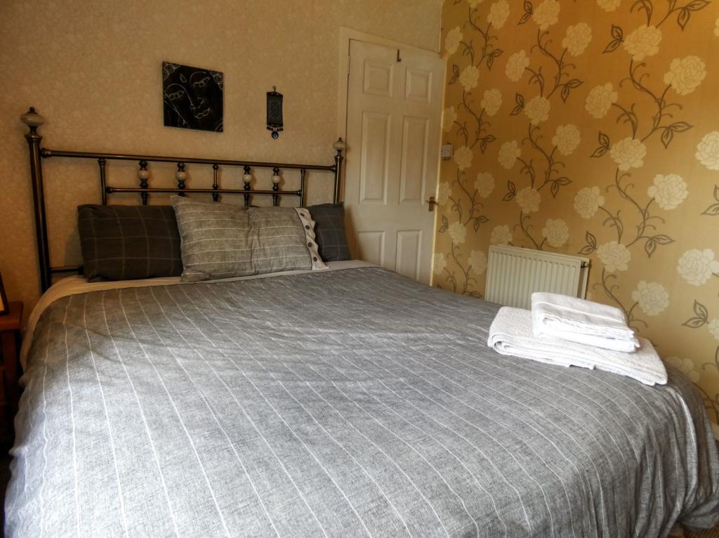 2 bedroom terraced house for sale in Birkhall Parade, Aberdeen, AB16