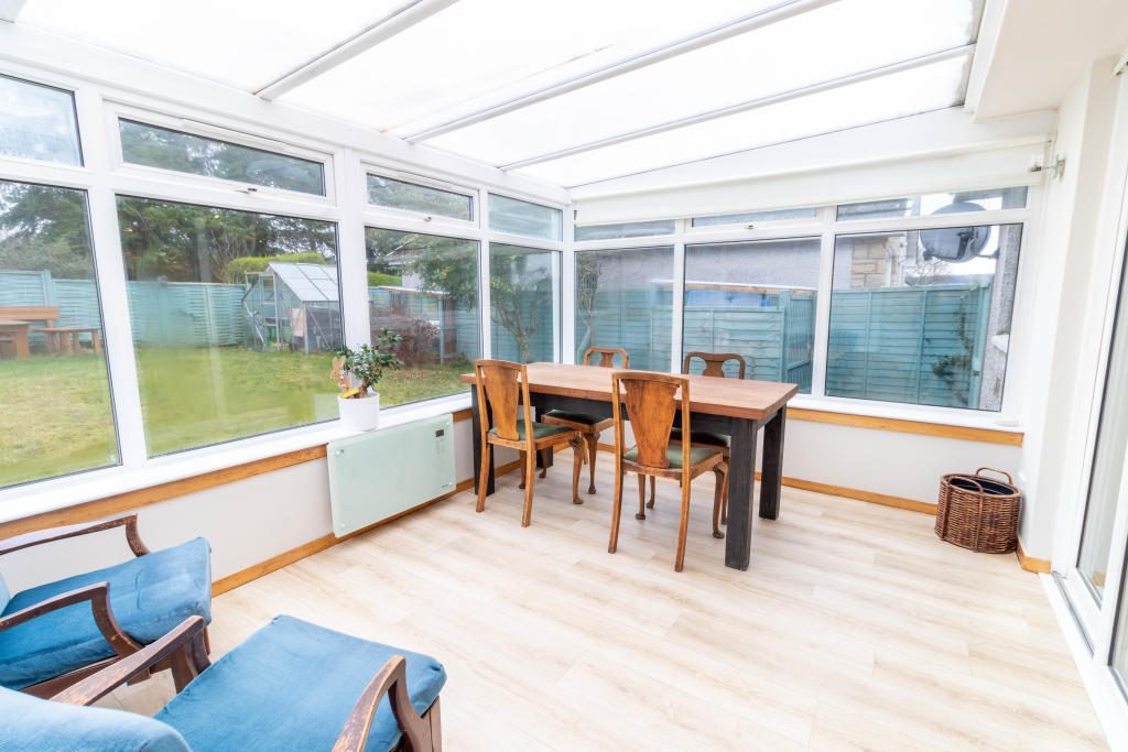 3 bedroom detached bungalow for sale in Whinfield Place, Newportontay