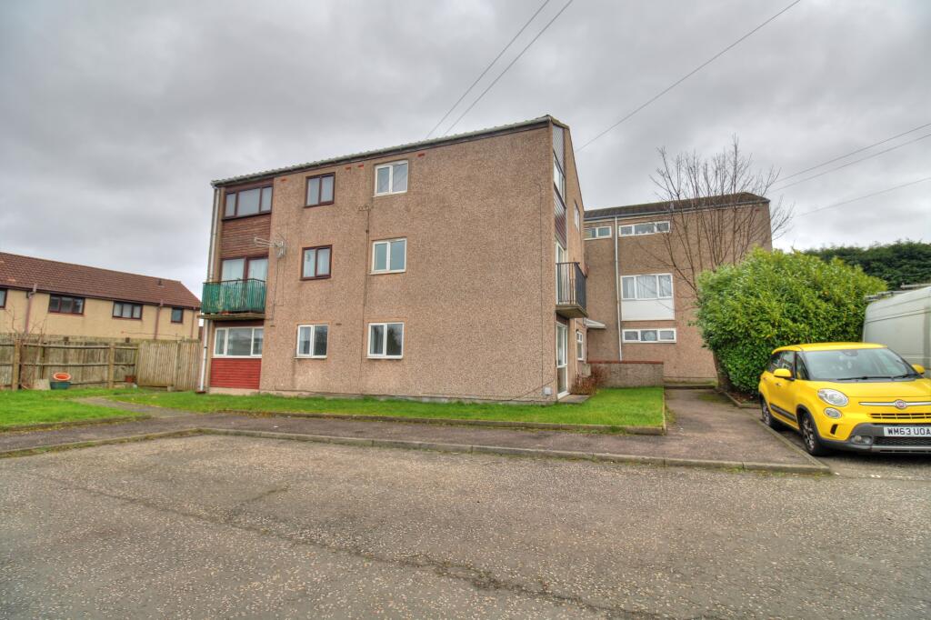 3 bedroom flat for sale in Rannoch Road, Rosyth, KY11