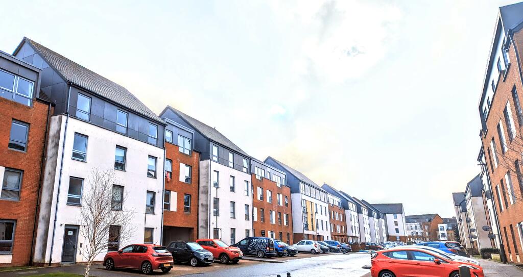 2 bedroom flat for sale in Ferry Gait Crescent, Edinburgh, EH4