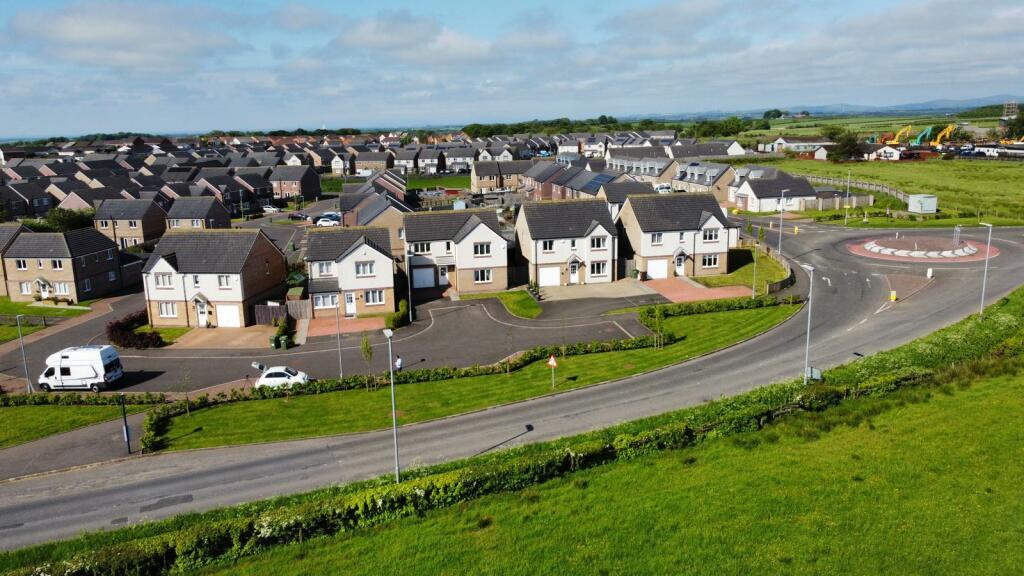 4 bedroom detached house for sale in Highland Close, Stewarton, KA3