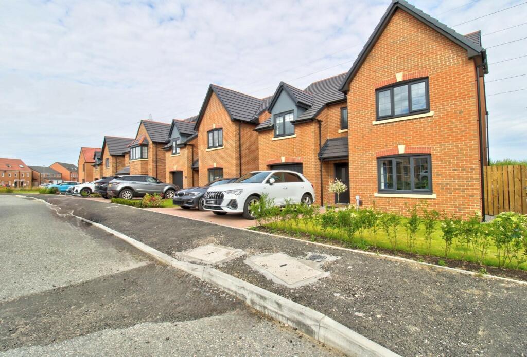 4 bedroom detached house for sale in Holsworthy Crescent, Cramlington, NE23