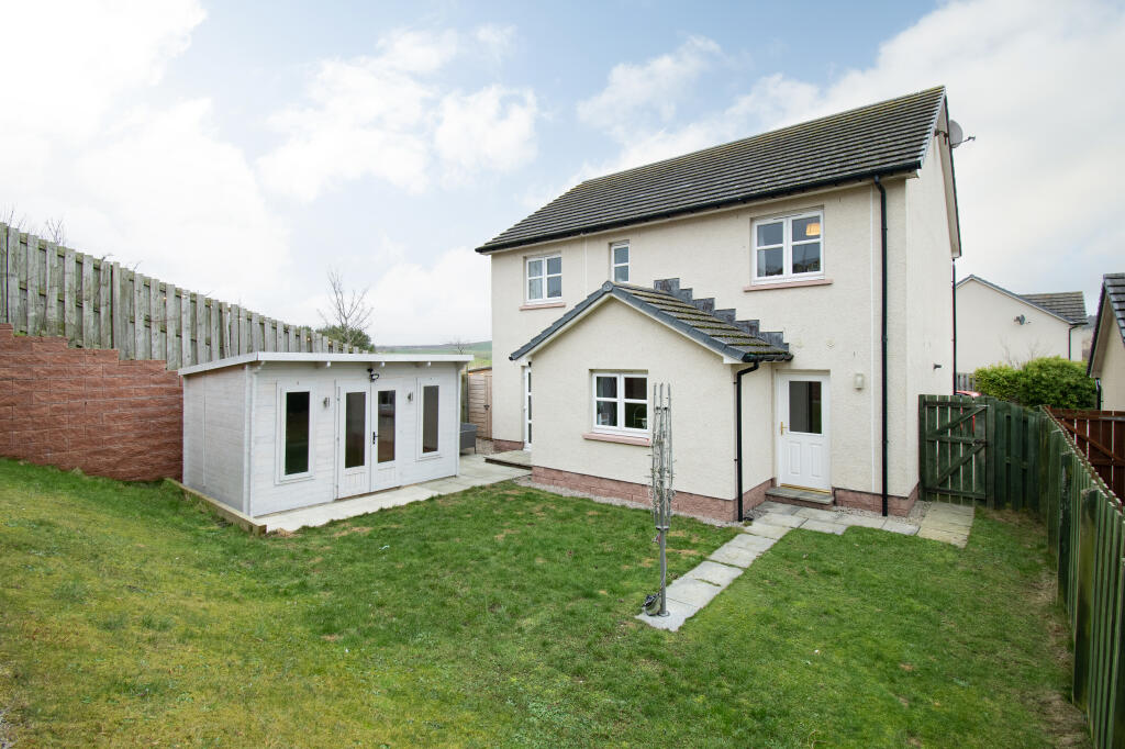 4 bedroom detached house