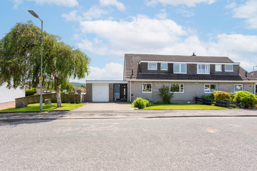3 bedroom semi-detached house
