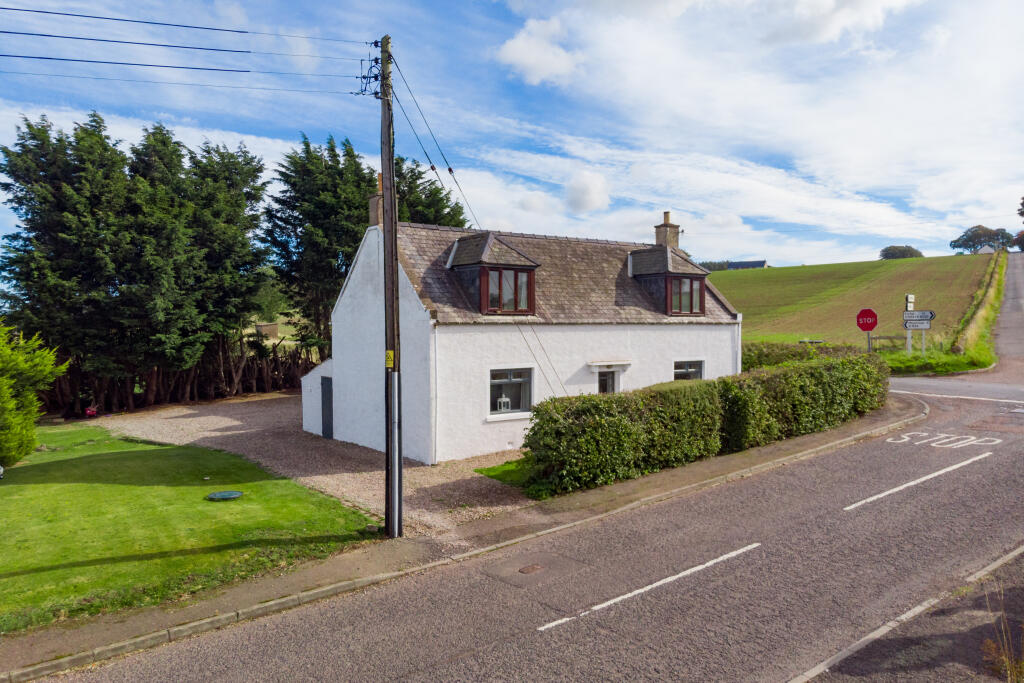 6 bedroom detached house