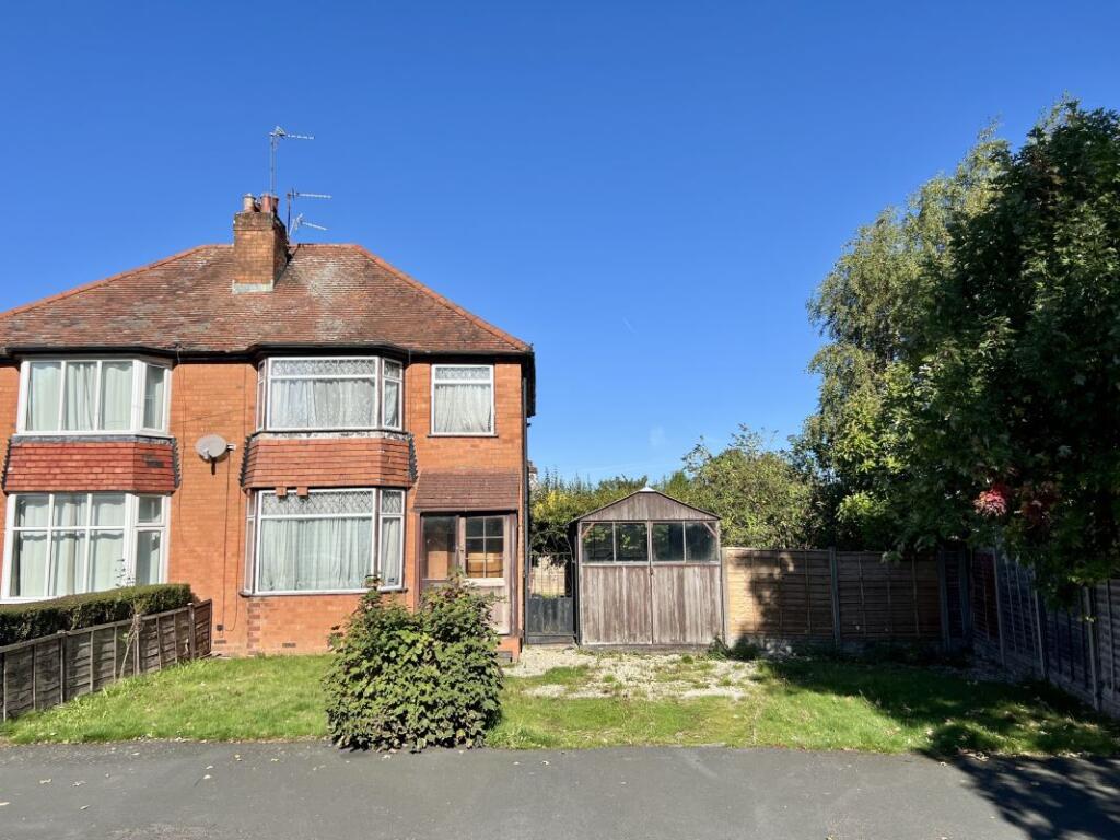 Main image of property: 72 Westbourne Road, Halesowen, West Midlands, B62 9NF