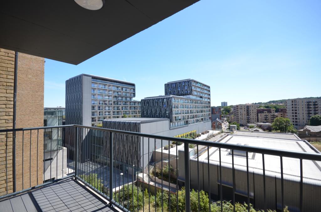 2 bedroom flat for rent in Wellington Street London SE18