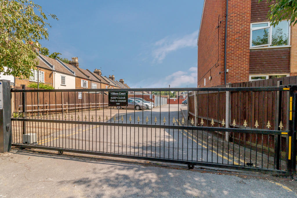 2 bedroom apartment for sale in Maidenhead Road, Windsor, SL4 5ED, SL4