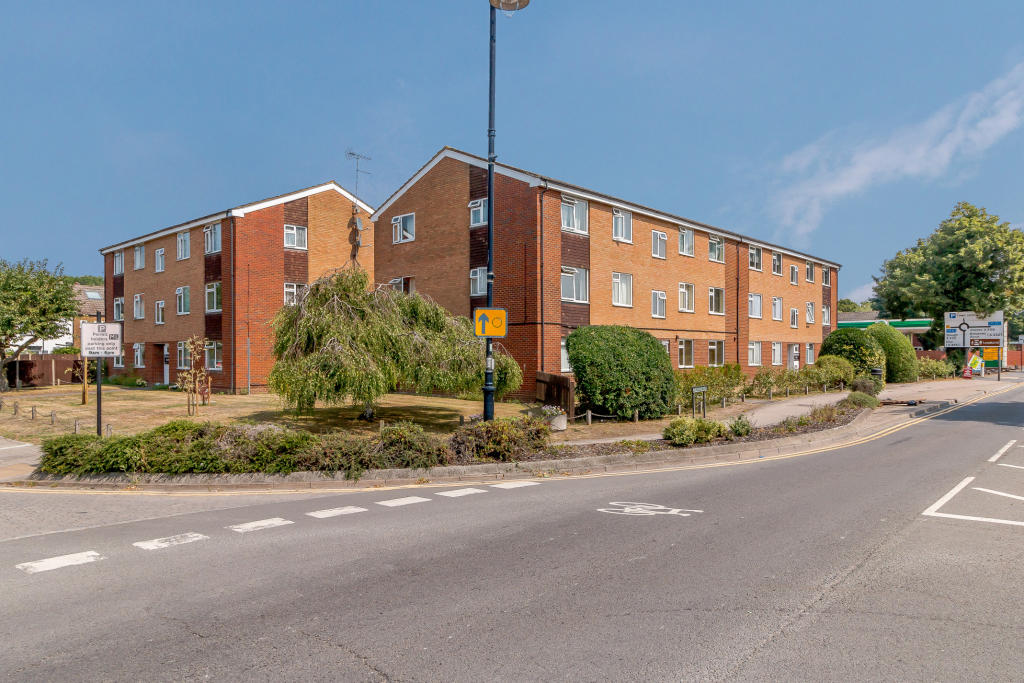 2 bedroom apartment for sale in Maidenhead Road, Windsor, SL4 5ED, SL4