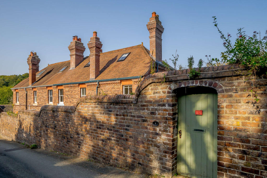 4 bedroom semidetached house for sale in Woodside, Telford, TF8 7ED, TF8