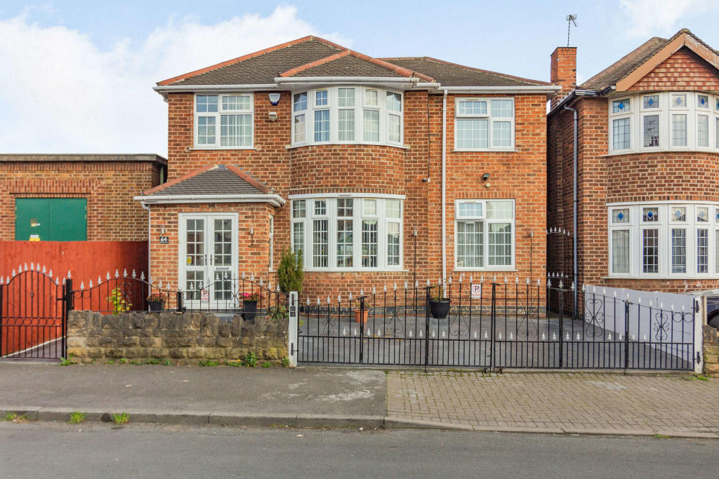 6 bedroom detached house for sale in Trentham Drive, Nottingham, NG8
