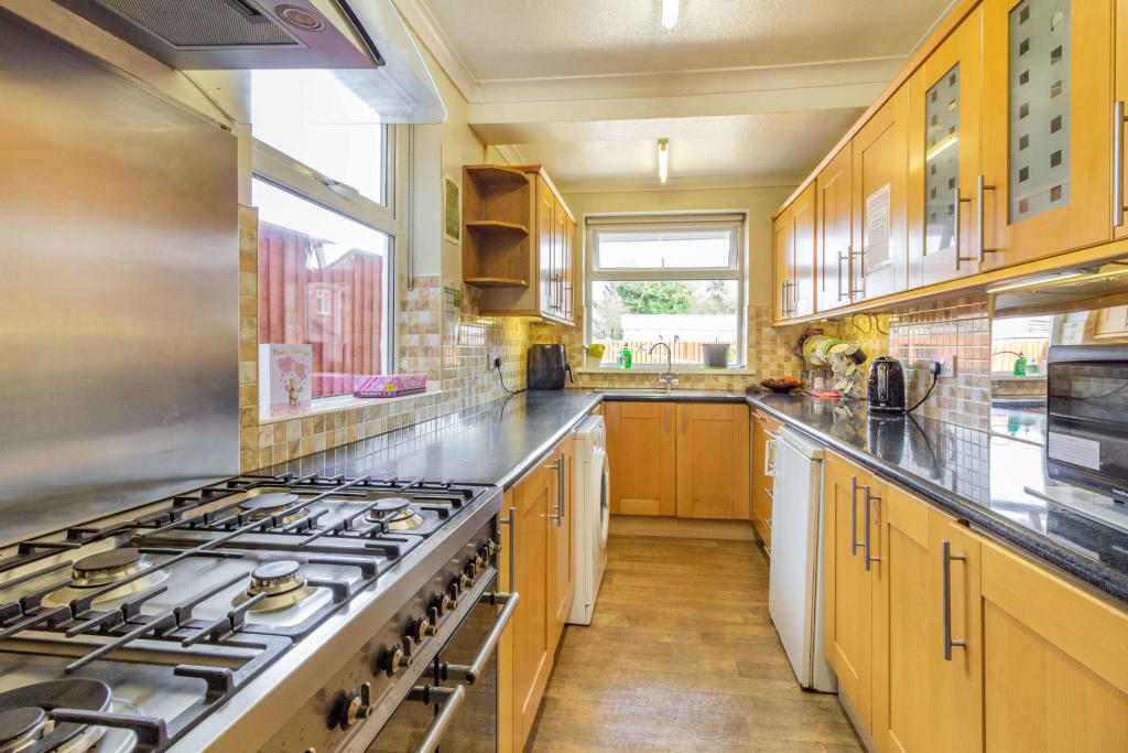 6 bedroom detached house for sale in Trentham Drive, Nottingham, NG8