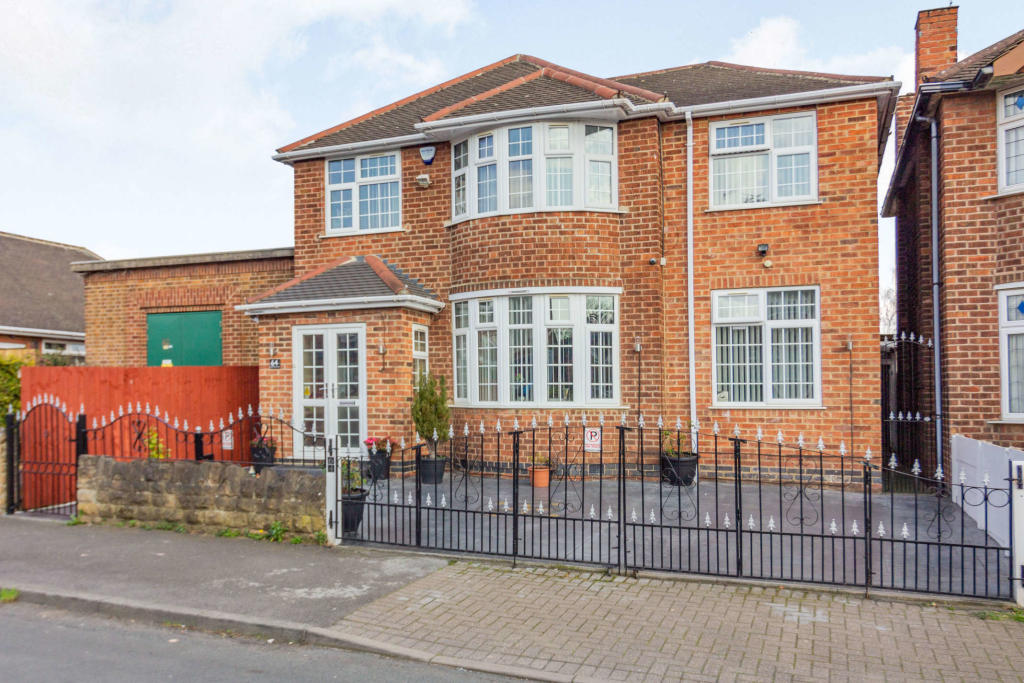 6 bedroom detached house for sale in Trentham Drive, Nottingham, NG8