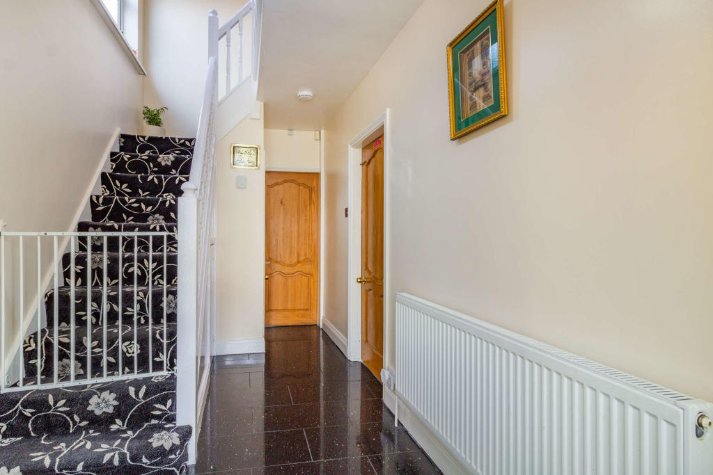 6 bedroom detached house for sale in Trentham Drive, Nottingham, NG8