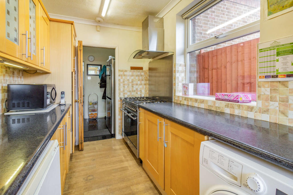 6 bedroom detached house for sale in Trentham Drive, Nottingham, NG8