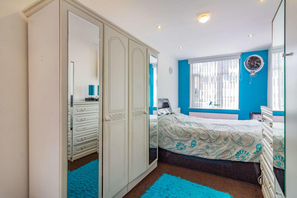 6 bedroom detached house for sale in Trentham Drive, Nottingham, NG8