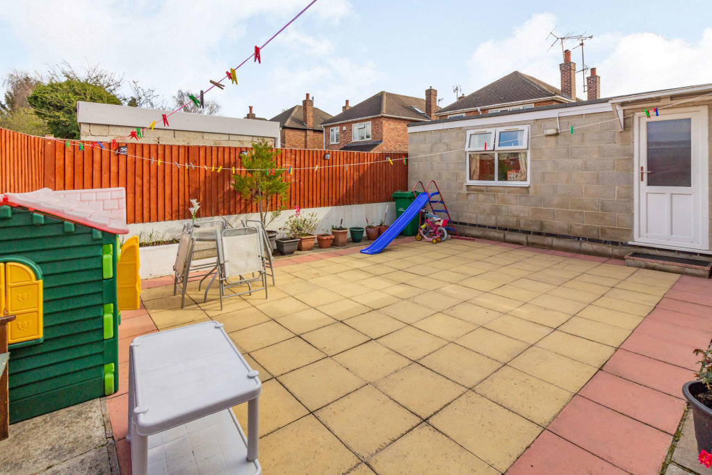 6 bedroom detached house for sale in Trentham Drive, Nottingham, NG8